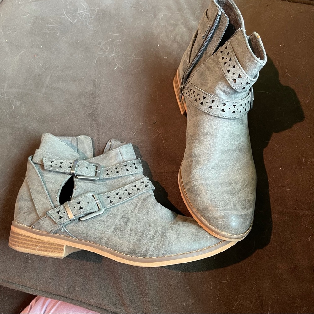 Rocket dog booties size 9